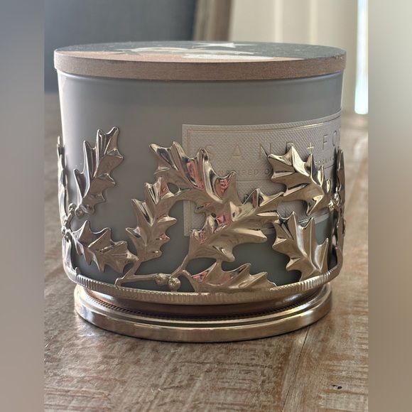 Bath & Body Works Holly Leaf 3 wick Candle Holder - Picture 2 of 3